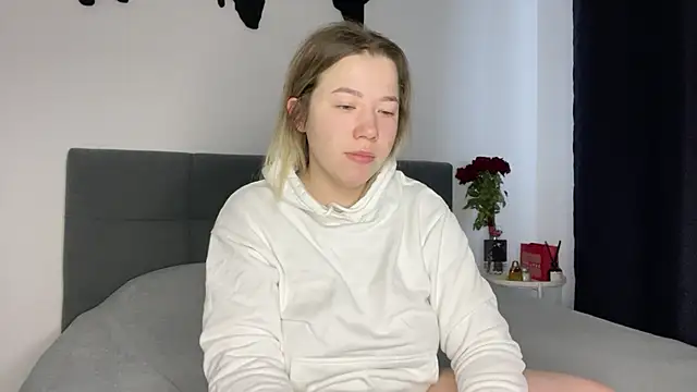 Embersweetbunny online show from 17, 2, 2025