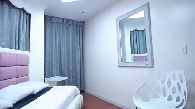 IssadoraJames online show from 18, 1, 2025