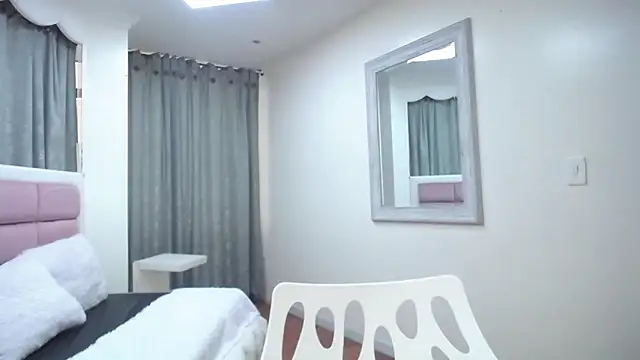 IssadoraJames online show from 7, 2, 2025