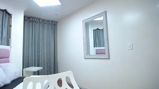 IssadoraJames online show from 8, 2, 2025