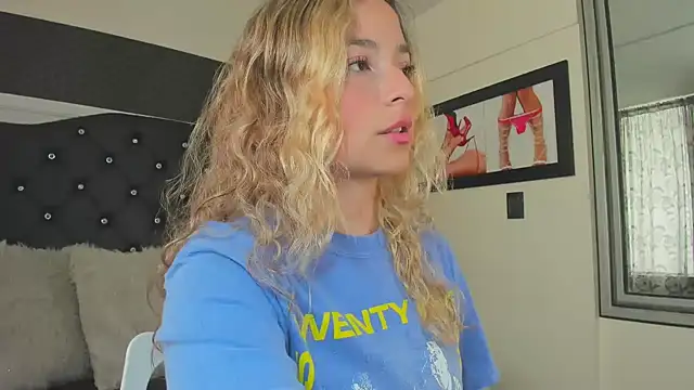 IssadoraJames online show from 4, 10, 2025