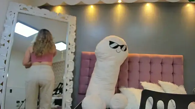 IssadoraJames online show from 5, 10, 2025