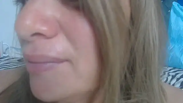 Snapshot of Elza_Blonde chatting on 29, 4, 2026 Elza Blonde online show from 29, 4, 2026