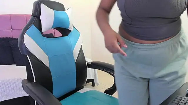 Lizzie Williams  online show from 31, 3, 2026