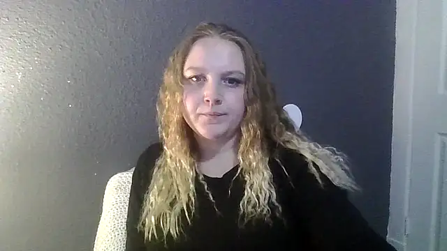 Snapshot of PhatAssBlond chatting on 21, 2, 2025 PhatAssBlond online show from 21, 2, 2025