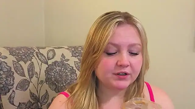 PhatAssBlond online show from 12, 4, 2026