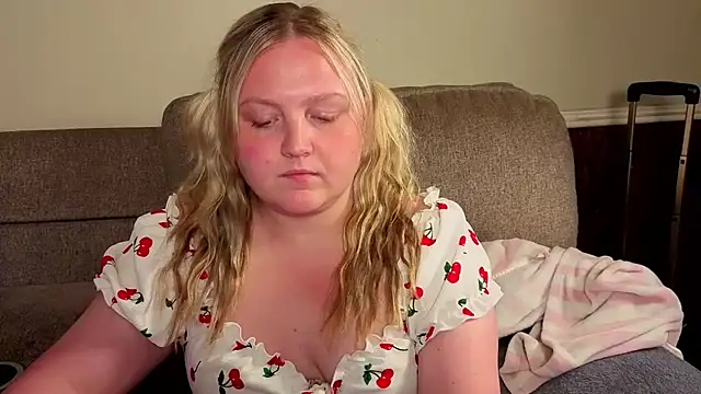 Snapshot of PhatAssBlond chatting on 4, 7, 2026 PhatAssBlond online show from 4, 7, 2026