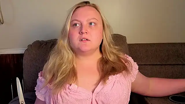Snapshot of PhatAssBlond chatting on 22, 7, 2026 PhatAssBlond online show from 22, 7, 2026