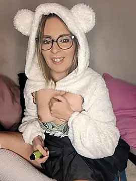 Jade Emeraud online show from 5, 3, 2026