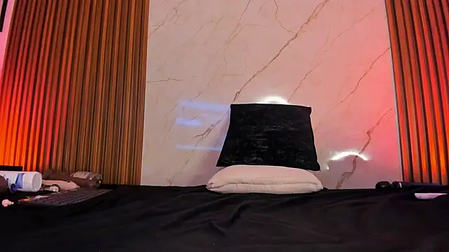 Snapshot of Emiilycollins chatting on 7, 12, 2024 Emiilycollins online show from 7, 12, 2024