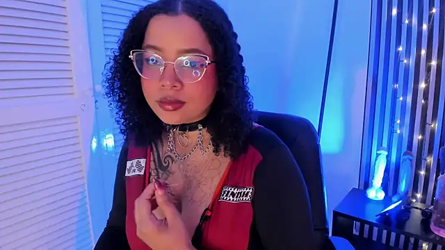 Snapshot of Emiilycollins chatting on 12, 12, 2024 Emiilycollins online show from 12, 12, 2024