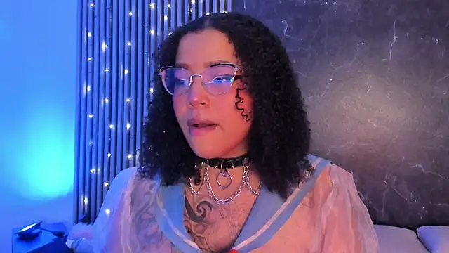 Snapshot of Emiilycollins chatting on 13, 12, 2024 Emiilycollins online show from 13, 12, 2024