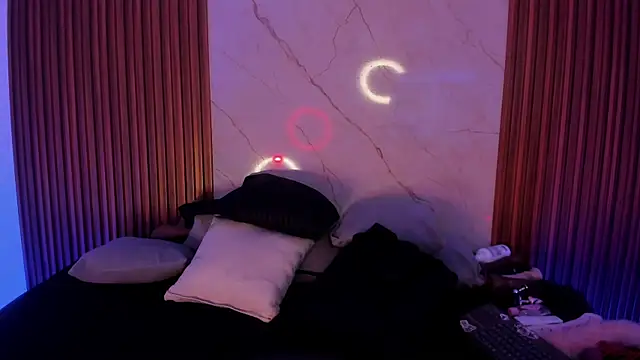 Snapshot of Emiilycollins chatting on 4, 12, 2025 Emiilycollins online show from 4, 12, 2025