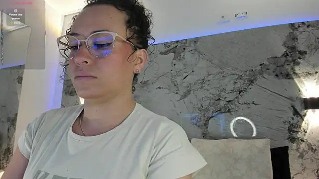 LIZ HOLMES online show from 22, 12, 2025