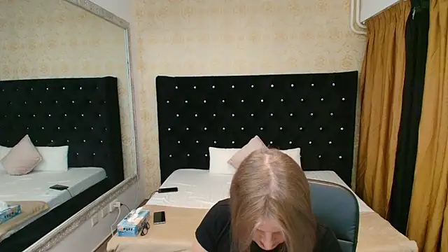 Lilly hott online show from 16, 11, 2025