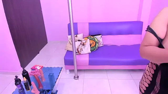 mature dirty squirt online show from 10, 3, 2025