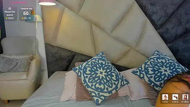 Snapshot of FaloonRoussel chatting on 8, 6, 2026 FaloonRoussel online show from 8, 6, 2026
