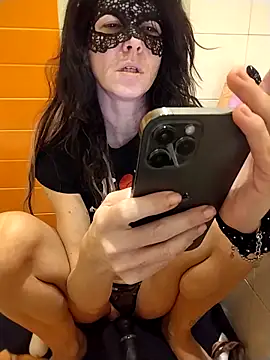 EmySkinny85 online show from 13, 2, 2025