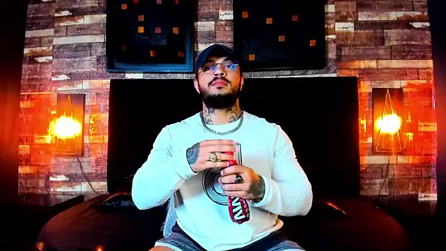 Van Velckan online show from 2, 2, 2025