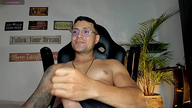 Snapshot of Maxi_mux_1 chatting on 25, 5, 2026 Maxi mux 1 online show from 25, 5, 2026