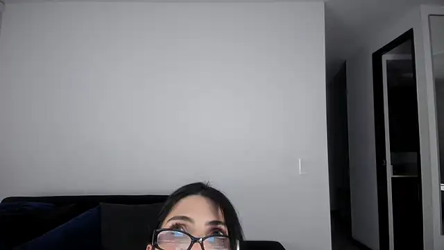 angelturned001 online show from 22, 12, 2025