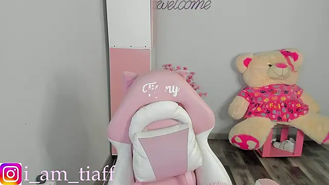 tifany tay2 online show from 4, 10, 2025