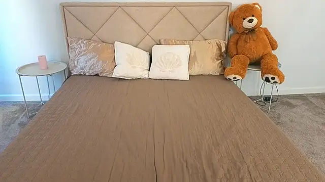 IceDanielles online show from 4, 4, 2026