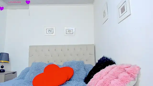 carlaperez  online show from 19, 7, 2026