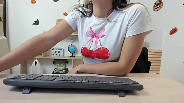 Snapshot of merlinaadams_ chatting on 20, 10, 2025 merlinaadams online show from 20, 10, 2025