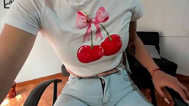 Snapshot of merlinaadams_ chatting on 28, 10, 2025 merlinaadams online show from 28, 10, 2025