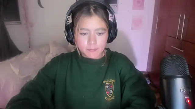 StephaniFox online show from 9, 3, 2026