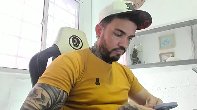 Snapshot of Angel_sex_latin chatting on 2, 1, 2025 Angel sex latin online show from 2, 1, 2025