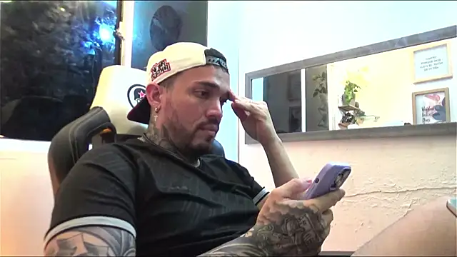 Snapshot of Angel_sex_latin chatting on 5, 1, 2025 Angel sex latin online show from 5, 1, 2025