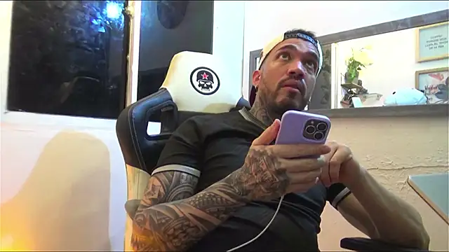 Snapshot of Angel_sex_latin chatting on 6, 1, 2025 Angel sex latin online show from 6, 1, 2025