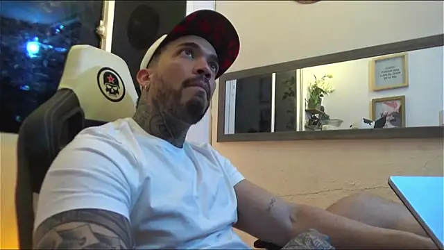 Snapshot of Angel_sex_latin chatting on 13, 1, 2025 Angel sex latin online show from 13, 1, 2025