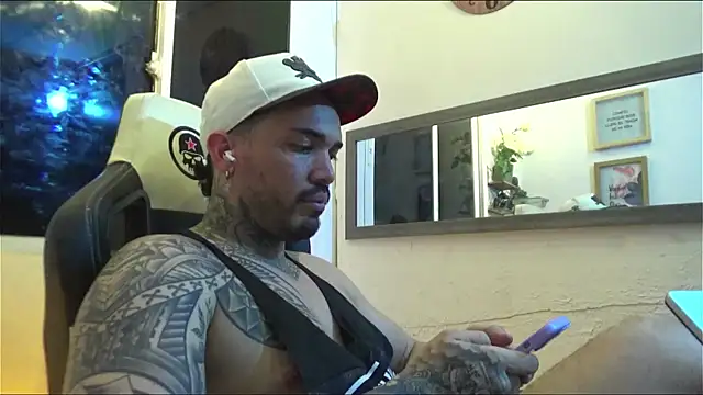 Snapshot of Angel_sex_latin chatting on 24, 1, 2025 Angel sex latin online show from 24, 1, 2025