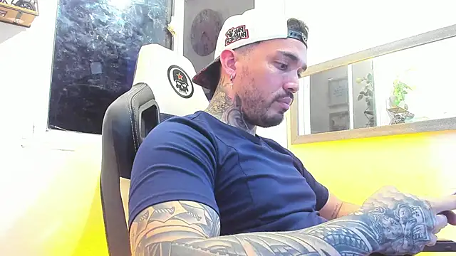 Snapshot of Angel_sex_latin chatting on 4, 2, 2025 Angel sex latin online show from 4, 2, 2025