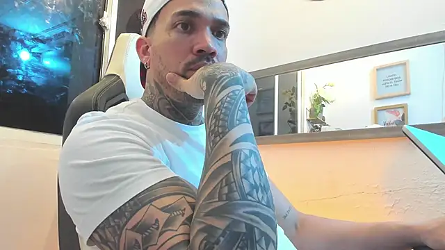 Snapshot of Angel_sex_latin chatting on 8, 2, 2025 Angel sex latin online show from 8, 2, 2025