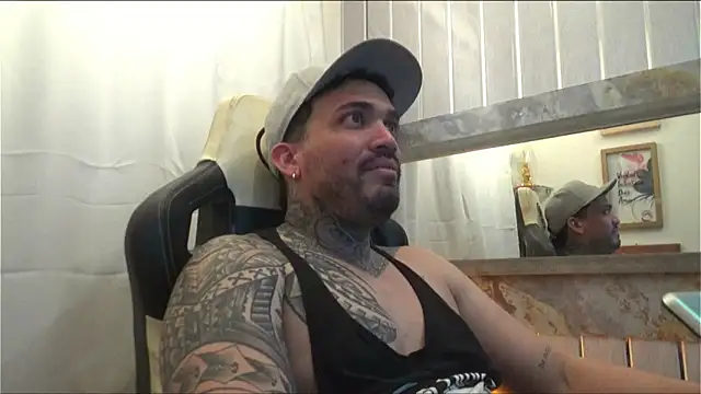 Snapshot of Angel_sex_latin chatting on 4, 10, 2025 Angel sex latin online show from 4, 10, 2025