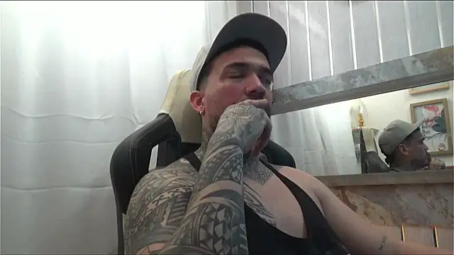 Snapshot of Angel_sex_latin chatting on 10, 10, 2025 Angel sex latin online show from 10, 10, 2025