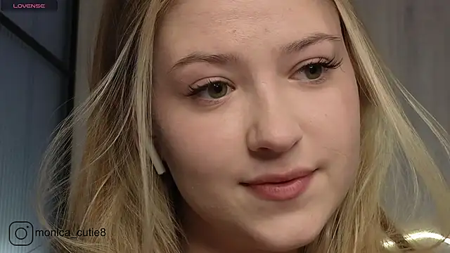 Monikacutie online show from 29, 12, 2024