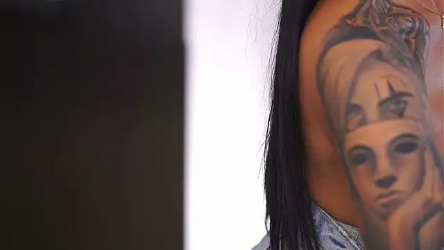 RaquelleVon online show from 12, 1, 2025