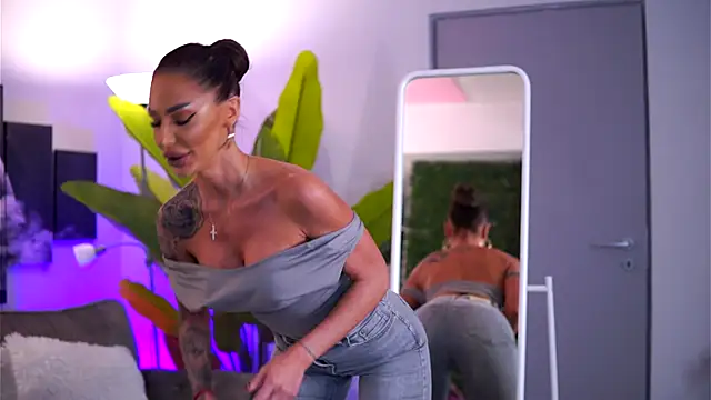 RaquelleVon online show from 15, 11, 2025