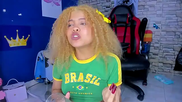 sofiacastillo01 online show from 15, 2, 2025