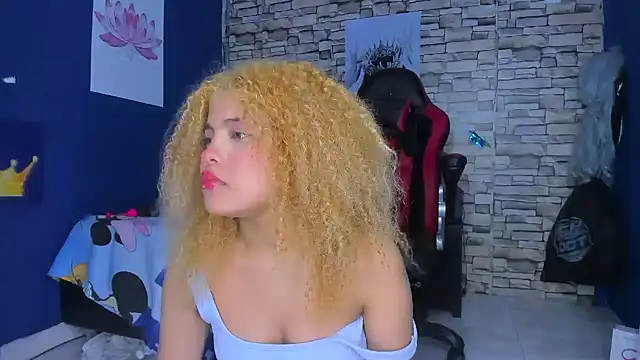 sofiacastillo01 online show from 18, 2, 2025