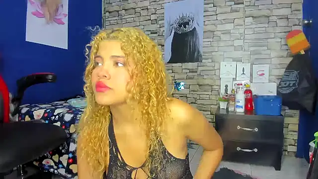 sofiacastillo01 online show from 7, 3, 2025