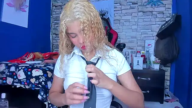 sofiacastillo01 online show from 15, 3, 2025