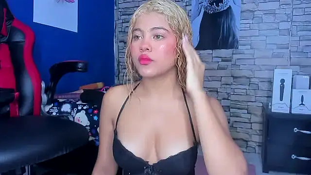 sofiacastillo01 online show from 18, 3, 2025