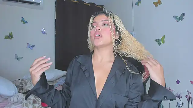 sofiacastillo01 online show from 24, 11, 2025