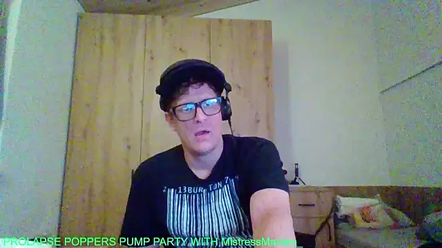 Snapshot of Bigthroaterboy chatting on 10, 9, 2025 Bigthroaterboy online show from 10, 9, 2025